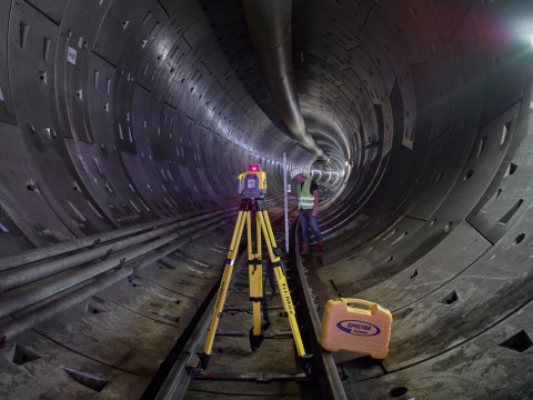 Niwelator laserowy SPECTRA PRECISION GL1425C z odbiornikiem HL760 z Bluetooth i aplikacją