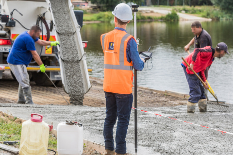 Tachimetr GNSS Spectra Geospatial Focus50