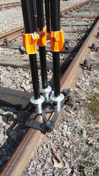 Tripod korobowy with adapter for tracks